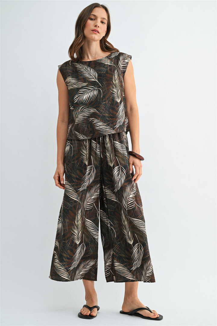 WIDE SHOULDER LEAF PRINT TOP - OLIVE