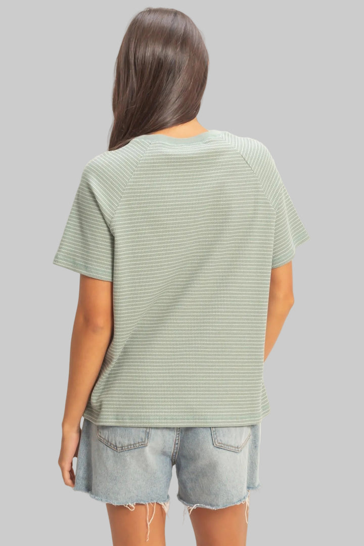 RAGLAN SHORT SLEEVE TEXTURED STRIPED TOP - SAGE GREEN