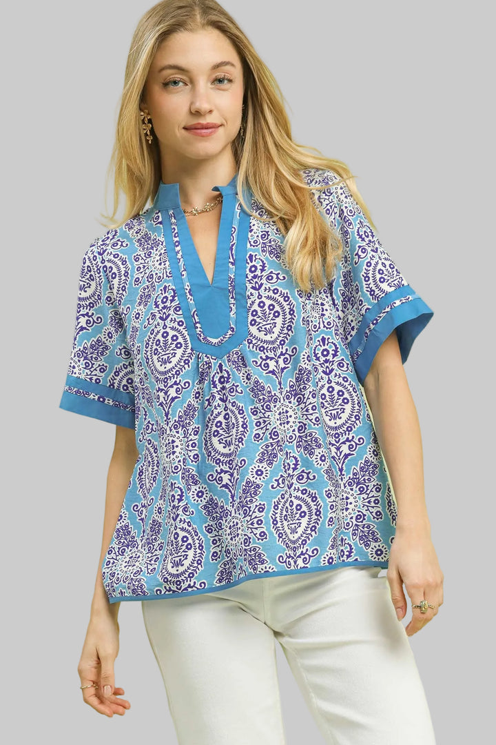 ABSTRACT PRINT W/SOLID CONTRAST DETAIL TOP - BLUE