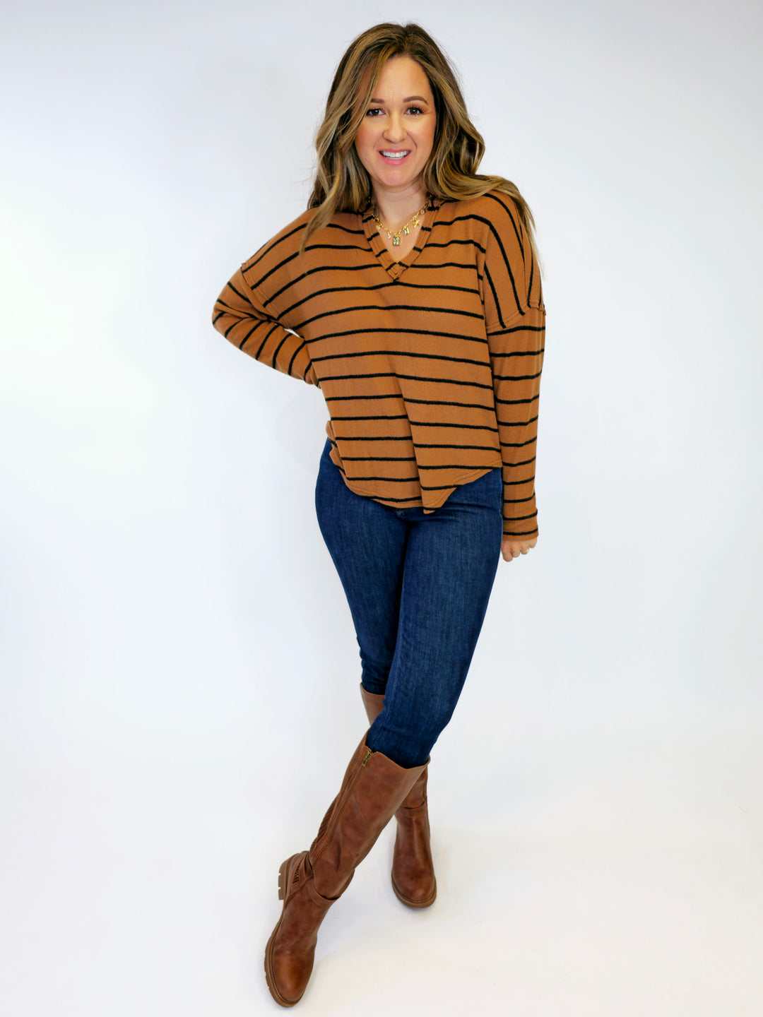 STRIPED EXPOSED SEAMS SPLIT NECK TOP - BROWN