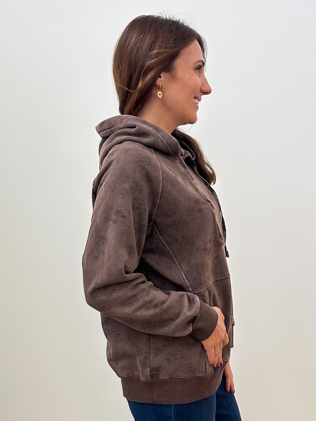 BRUSHED TERRY FLORAL HOODIE PULLOVER - CHOCOLATE BROWN