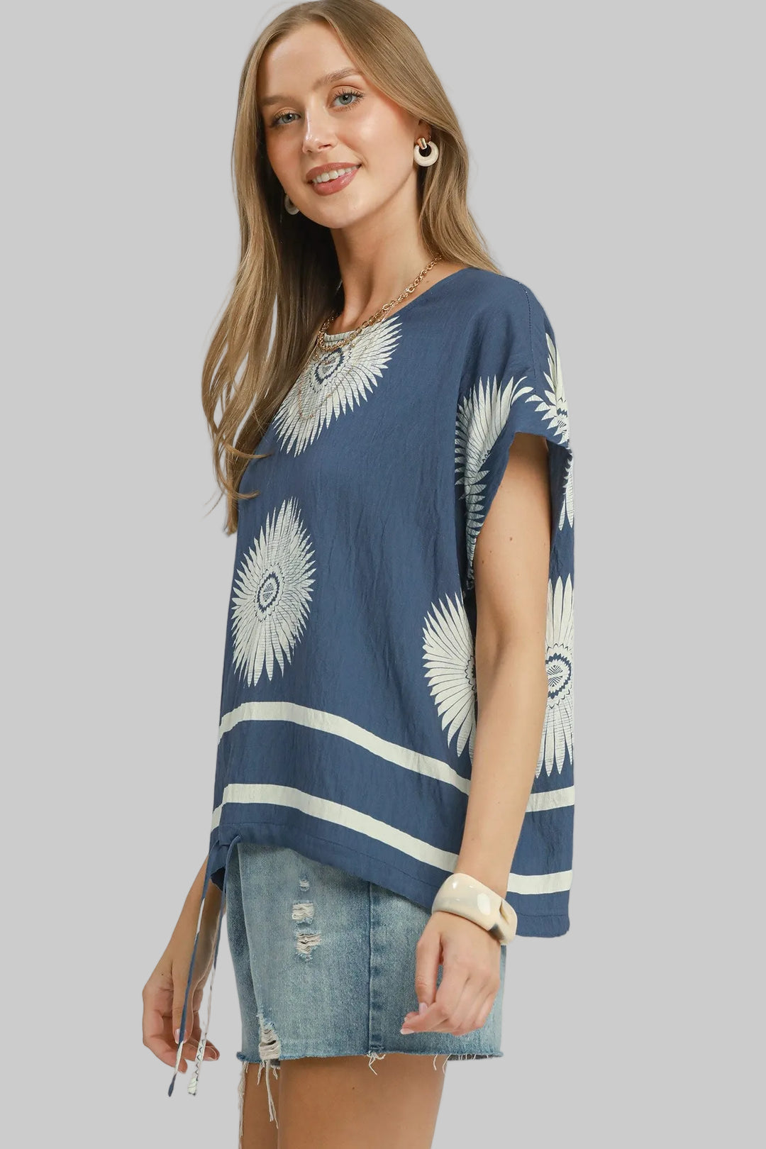 SHORT SLEEVE ABSTRACT PRINT TIE HEM TOP - DENIM BLUE