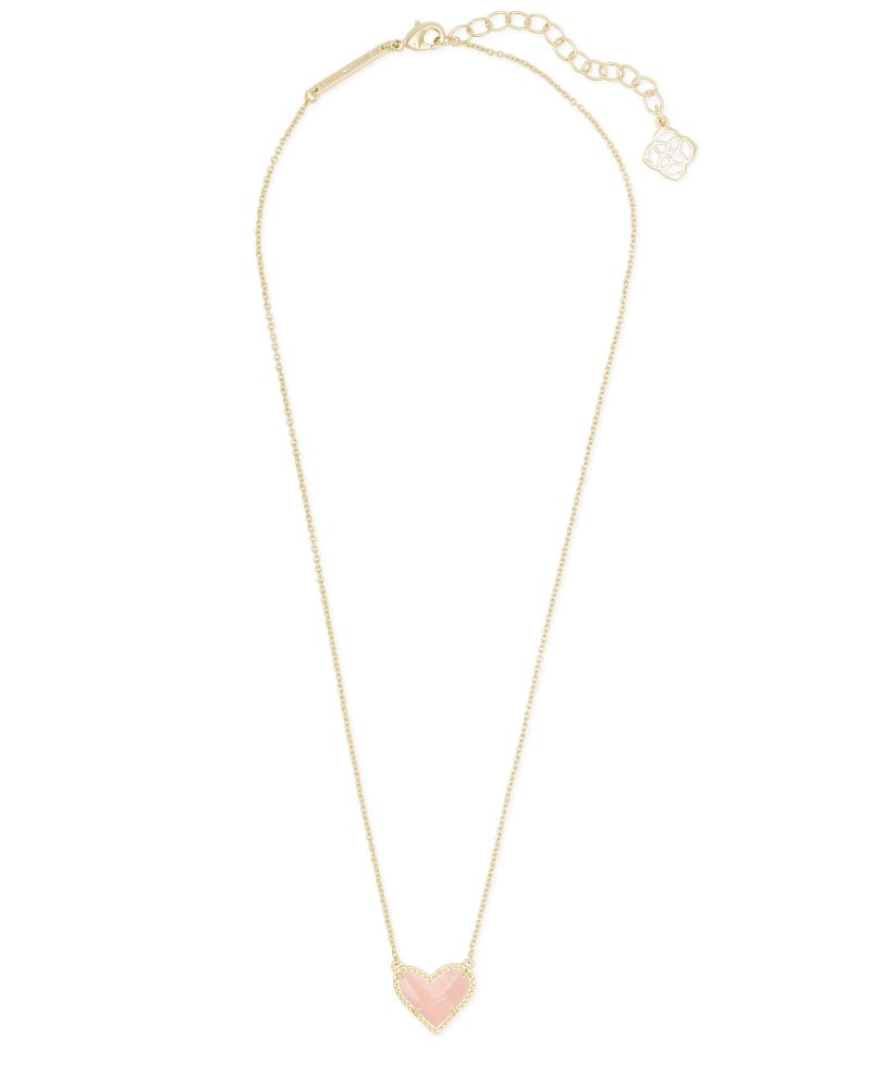 KENDRA SCOTT ARI HEART SHORT PENDANT NECKLACE - GOLD ROSE QUARTZ