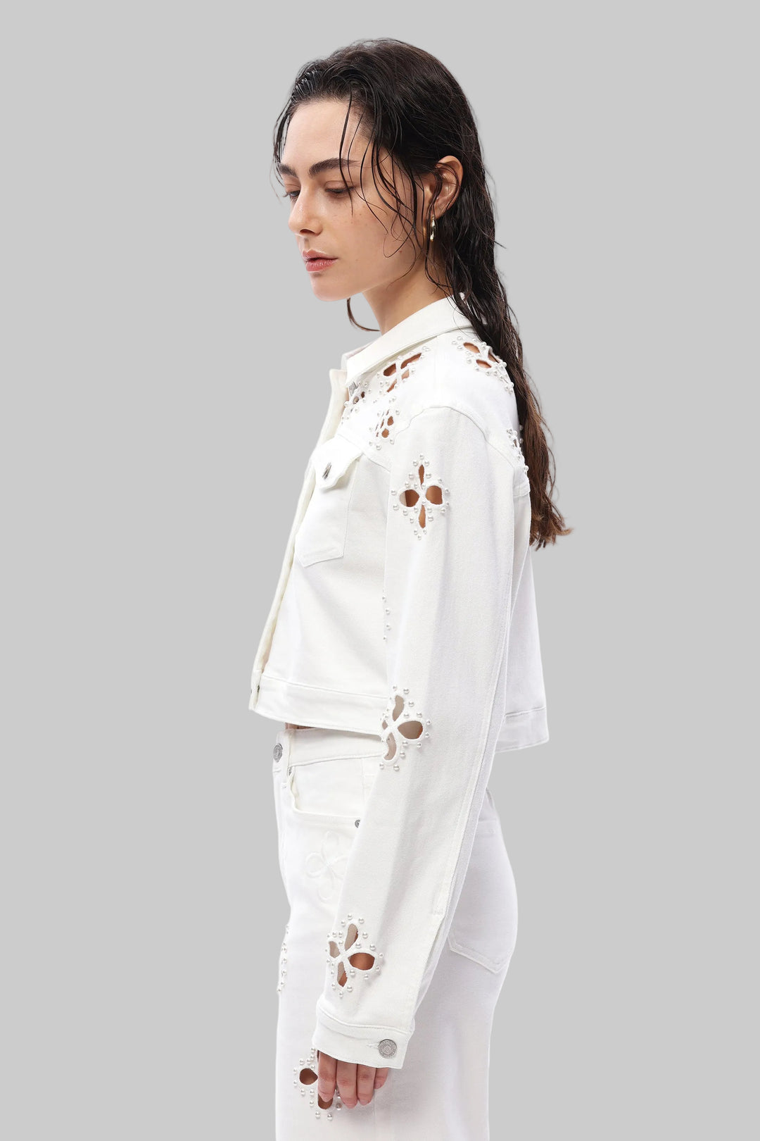 BAYEAS CROPPED EMBROIDERED DENIM JACKET - WHITE