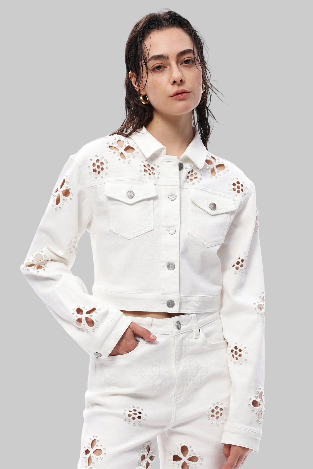 BAYEAS CROPPED EMBROIDERED DENIM JACKET - WHITE