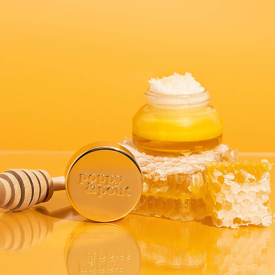 POPPY & POUT EXFOLIATING LIP SCRUB - WILD HONEY